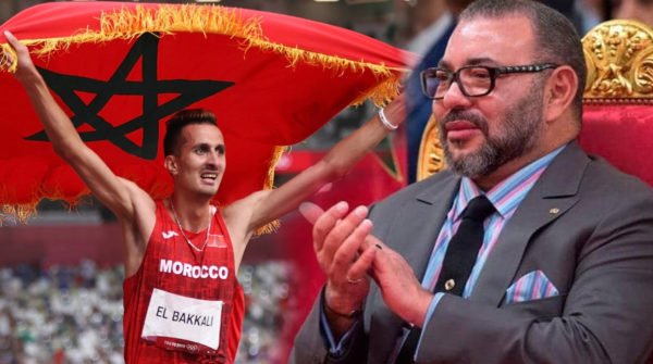 الملك مهنئا البقالي: رفعت راية المغرب خفاقة