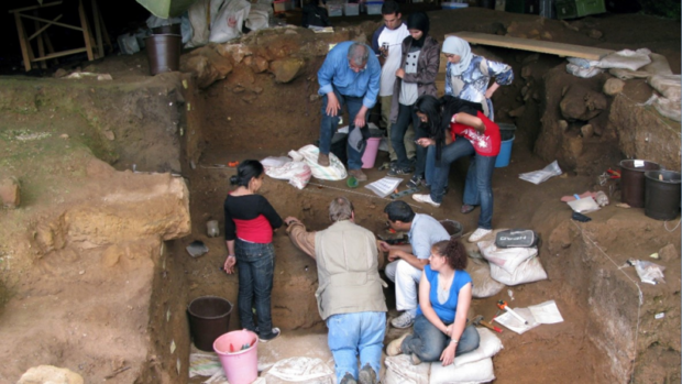 في كهف مغربي.. علماء يكتشفون أدلة على صنع البشر للملابس منذ 120 ألف عام