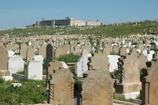 اكتظاظ المقابر.. ما بقاش عند المغاربة فين يدّفنو