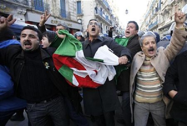 لوبوان الفرنسية: الجزائر على فوهة بركان!