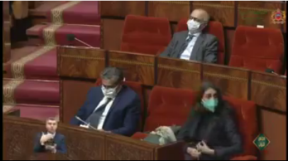 البرلمانية المهور لمروجي فيديو “نوم أخنوش في البرلمان”: طلعو النيڤو! (فيديو)