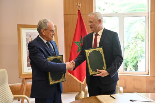 بيني غانتس والوزير المنتدب المكلف بإدارة الدفاع الوطني عبد اللطيف لوديي
