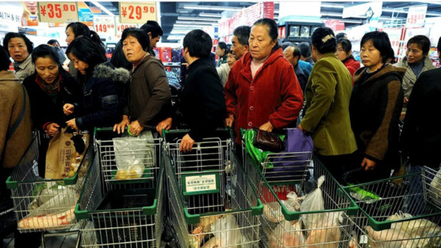 ما قالوش علاش.. الصين تدعو الشعب إلى تخزين المواد الغذائية
