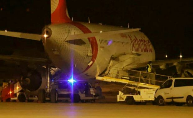حراگة المطار.. الشرطة الإسبانية تفتح تحقيقا حول علاقة مجموعة فايسبوكية بهروب 20 شابا من طائرة!