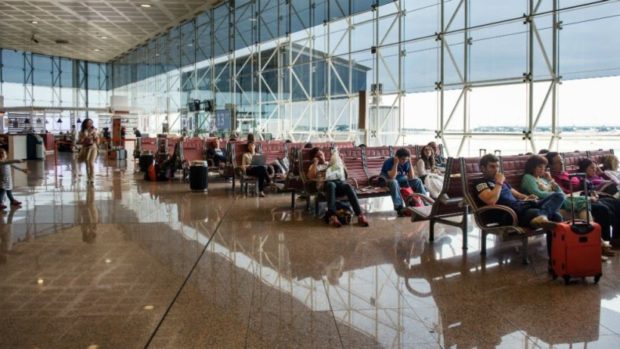 الحريگ من مطار.. 39 مسافرا حاولوا دخول إسبانيا بشكل غير قانوني بعد توقف طائرتهم