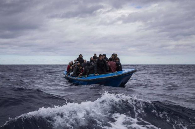 من بينهم 53 مغربيا.. اعتراض قاربين للصيد على متنهما 111 مرشحا للهجرة السرية