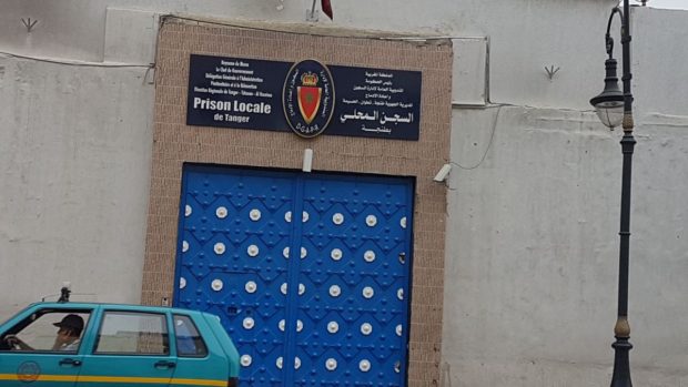 إدارة سجن طنجة: إجبار محامية لسجين على توقيع تنازل أمر عار عن الصحة