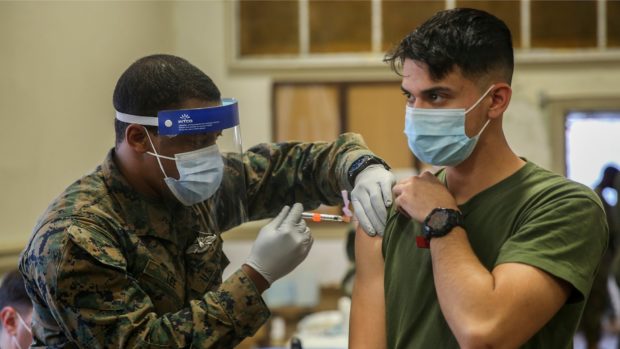 داروها لراسهم.. أكثر من 200 عسكري طردو بسبب اللقاح