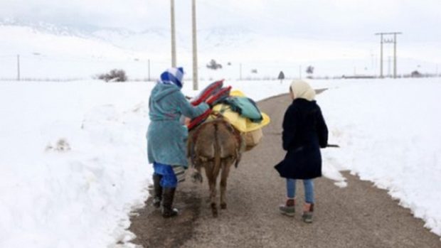 حوالي مليون نسمة في قرابة 1800 دوار.. خطة حكومية للتخفيف من ٱثار البرد في قرى المملكة
