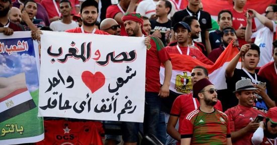 سخرية وتضامن.. مصريون ومغاربة يخلقون أجواء حماسية قبل مواجهة ربع نهائي الكان (صور)