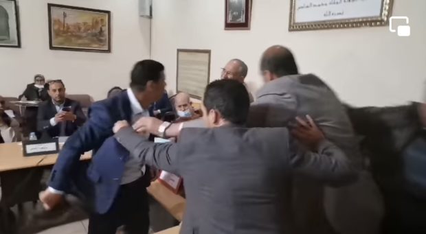 ضرب وسب وشجار.. نايضة تفرشيخ فاجتماع المجلس الجماعي لسطات (فيديو)