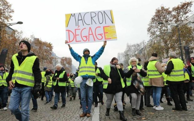 نايضة ففرنسا.. احتجاجات للمطالبة باستقالة ماكرون والخروج من حلف “الناتو” والاتحاد الأوروبي (صور)