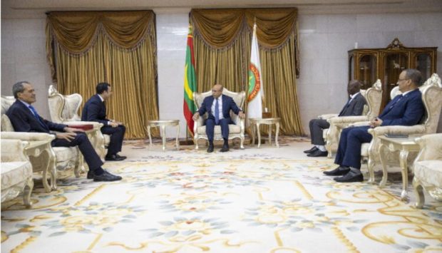 سلمه رسالة من جلالة الملك.. الرئيس الموريتاني يستقبل السكوري