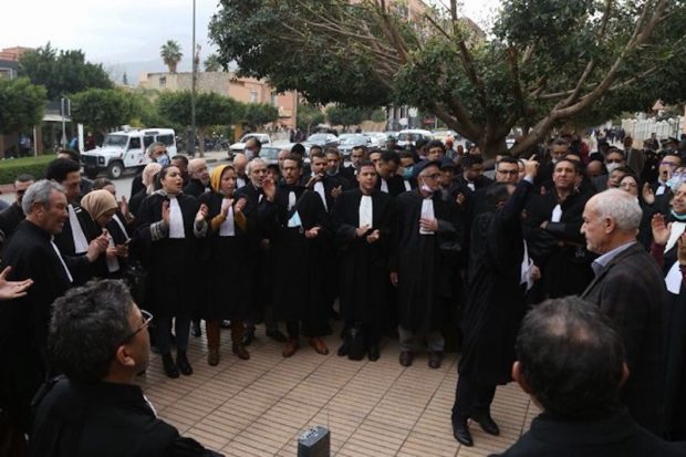 عبروا عن استعدادهم للحوار.. محامو الدار البيضاء يواصلون “التوقف عن العمل”