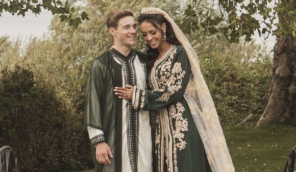 لارتداءه زيا تقليديا مغربيا في حفل زفافه من مغربية.. رياضي بلجيكي يتعرض لموجة انتقادات عنصرية