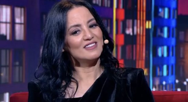 سناء عكرود: طليقي صاحبي… وأنا عزيزة عليه وكيحماق عليا (فيديو)