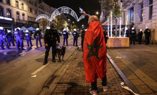 تعداو على مشجعين مغاربة في احتفالات المونديال.. السجن لـ3 فرنسيين