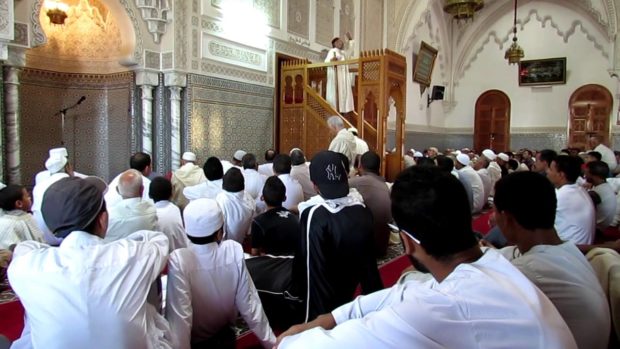 خلال رمضان.. المغرب يرسل 144 إماما وأستاذا جامعيا إلى 9 دول