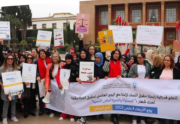 المساواة والحرية.. أبرز مطالب حقوقيات شاركن في وقفات أمام البرلمان في عيد المرأة