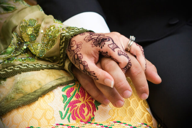 التعدد.. 80 في المائة من المغاربة يؤيدونه ونساء يقبلنه بسبب الهشاشة وتأخر سن الزواج