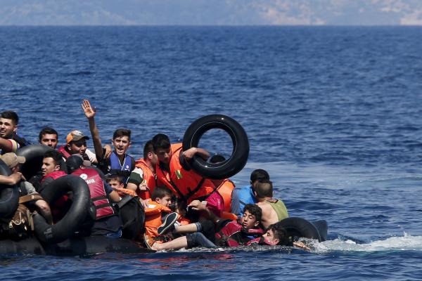 انطلقوا من الجزائر.. غرق 18 لاجئ سوريا في البحر ضمنهم نساء وأطفال