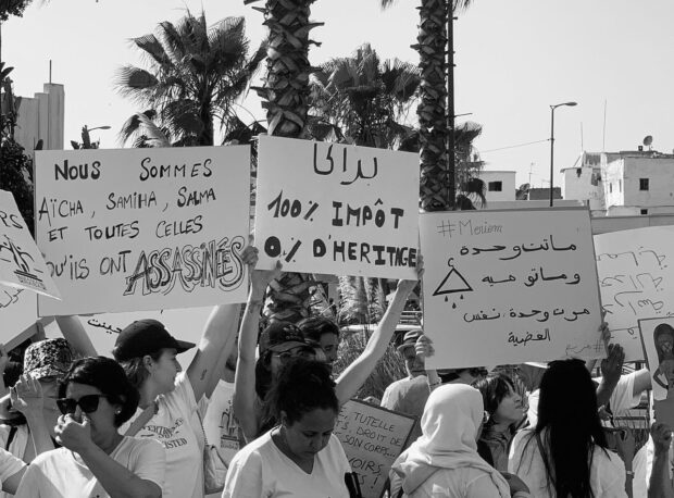 للمطالبة بالمساواة في الإرث واحترام الحريات الفردية.. حركة “هي” النسائية تنظم وقفة احتجاجية في البيضاء (صور)