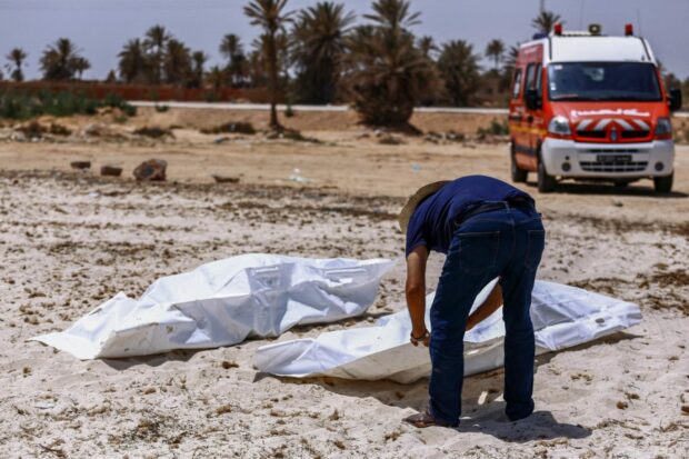 قبالة السواحل التونسية.. انتشال 8 جثث لمهاجرين