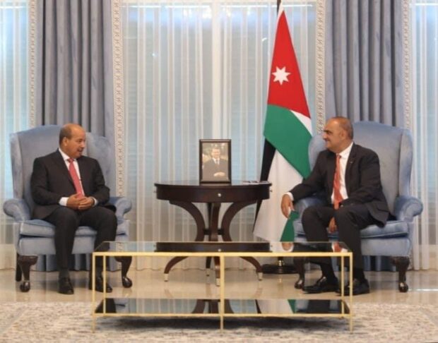 في جولة ستشمل إسرائيل وفلسطين.. ميارة يصل الأردن ويجري مباحثات مع رئيس الوزراء