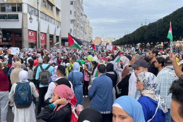 دعما للفلسطينيين.. عشرات آلاف المغاربة يتظاهرون في كازا