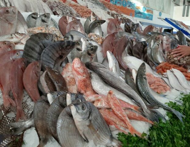 الحملة مستمرة.. إغلاق محل لبيع الأسماك بمراكش وتوقيف 3 متورطين