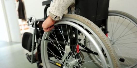 طالبوا بتفعيل “الكوطا” في التوظيف العمومي.. حاملو الشهادات في وضعية إعاقة يراسلون بنيحيى
